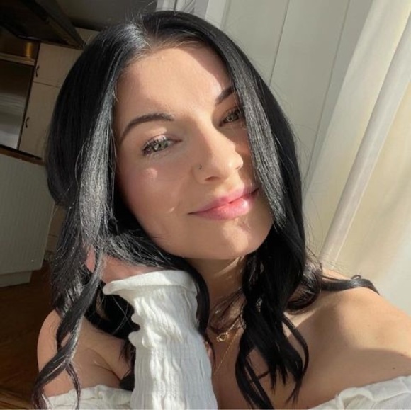 Meet your Posher, Jennifer - Picture 1 of 1